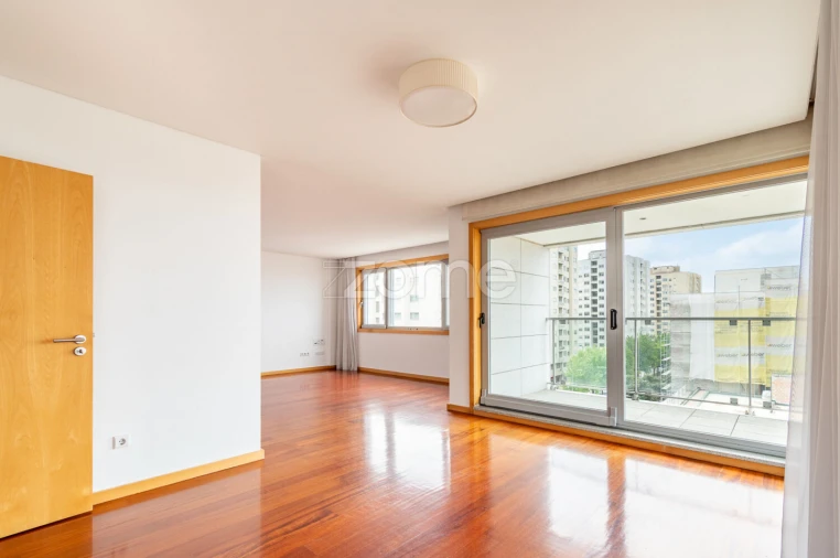Apartamento T3 para Arrendamento em Cedofeita, Santo Ildefonso, Sé, Miragaia, São Nicolau e Vitória Foto 6