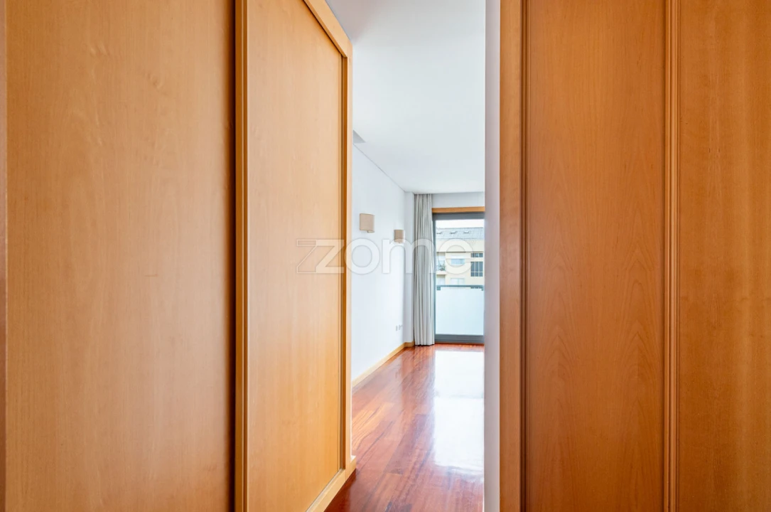 Apartamento T3 para Arrendamento em Cedofeita, Santo Ildefonso, Sé, Miragaia, São Nicolau e Vitória Foto 13