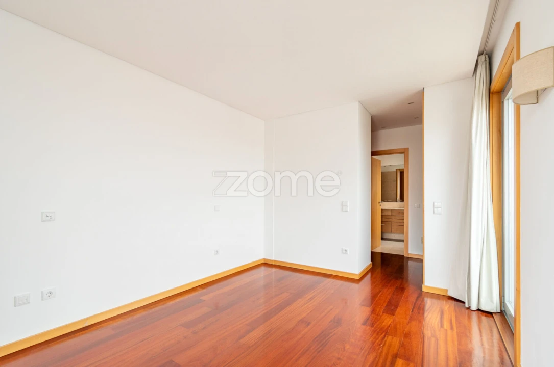 Apartamento T3 para Arrendamento em Cedofeita, Santo Ildefonso, Sé, Miragaia, São Nicolau e Vitória Foto 14