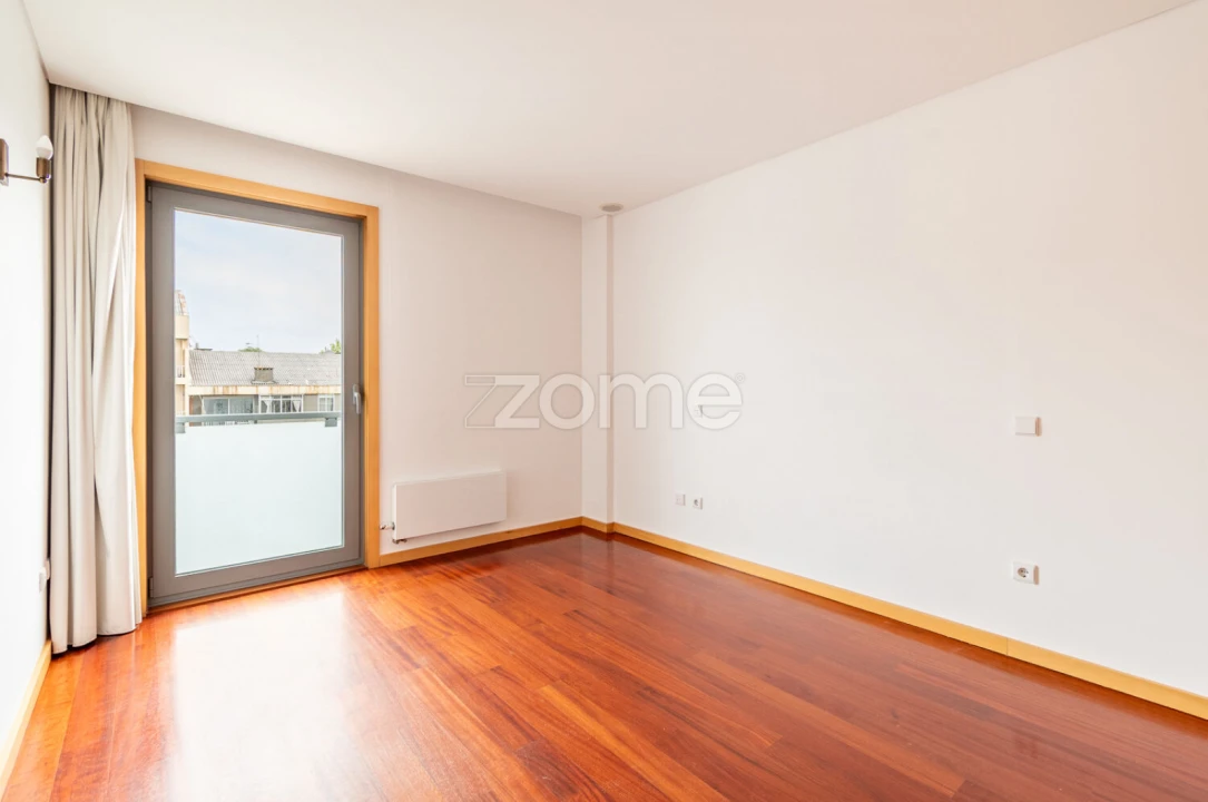 Apartamento T3 para Arrendamento em Cedofeita, Santo Ildefonso, Sé, Miragaia, São Nicolau e Vitória Foto 23