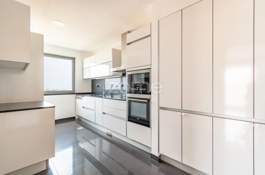 Apartamento T3 para Arrendamento em Cedofeita, Santo Ildefonso, Sé, Miragaia, São Nicolau e Vitória Foto 31