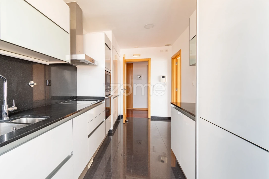 Apartamento T3 para Arrendamento em Cedofeita, Santo Ildefonso, Sé, Miragaia, São Nicolau e Vitória Foto 33