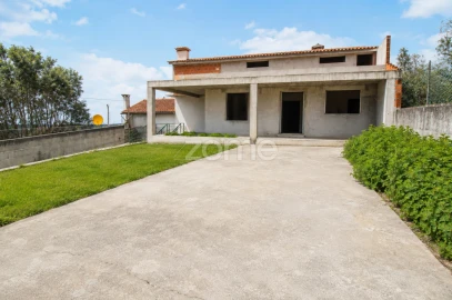 Moradia T4 para Venda em Souselas e Botão