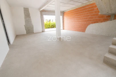 Moradia T4 para Venda em Souselas e Botão