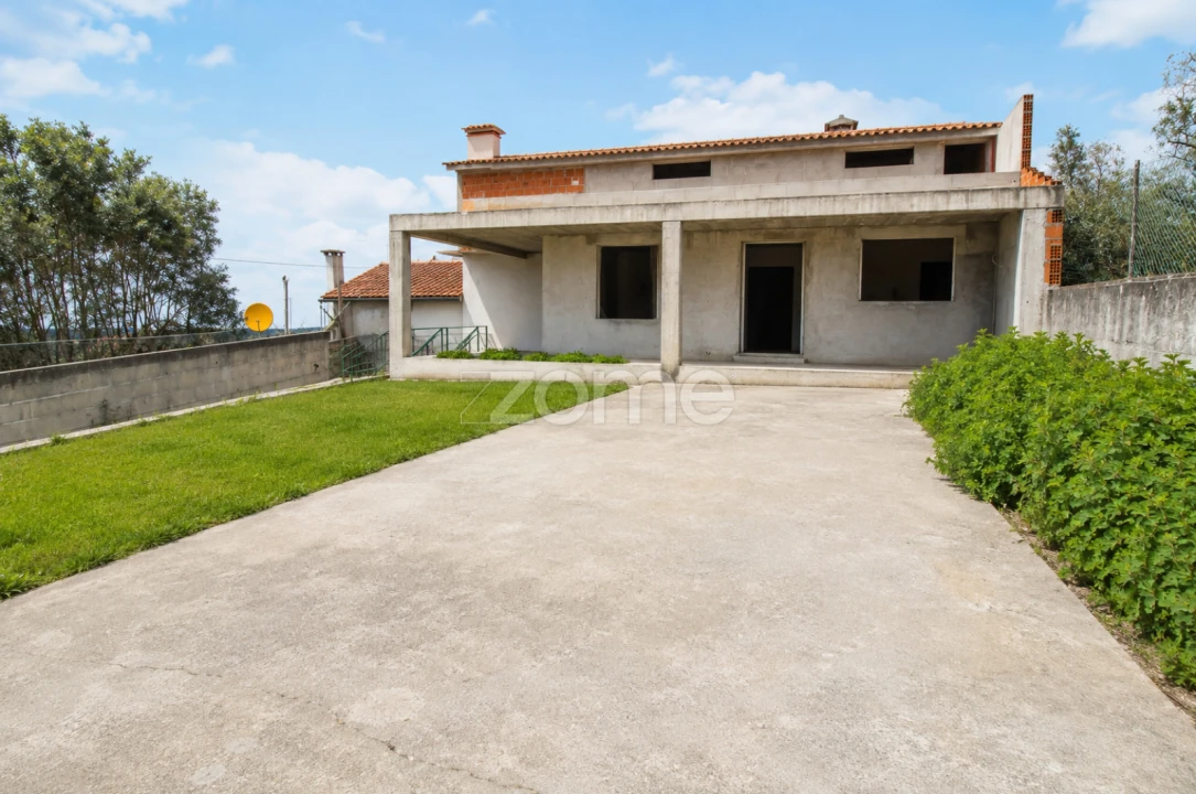 Moradia T4 para Venda em Souselas e Botão Foto 1