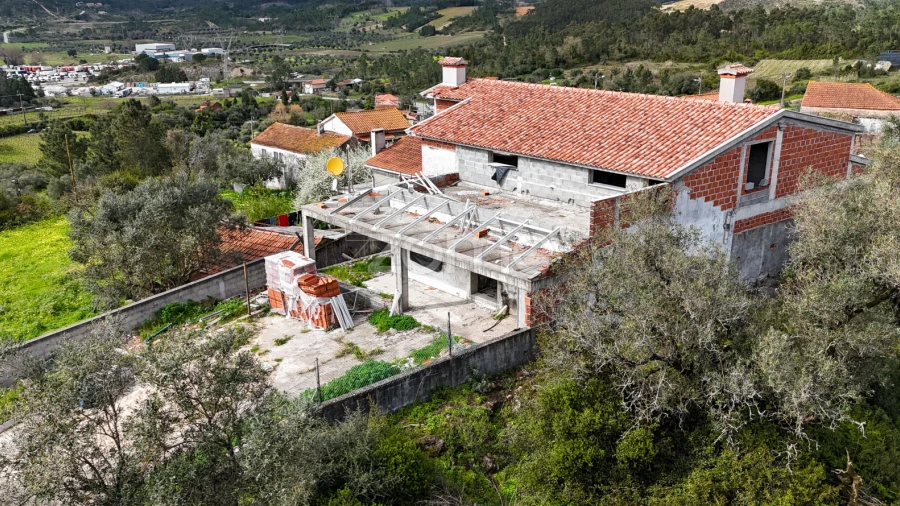 Moradia T4 para Venda em Souselas e Botão
