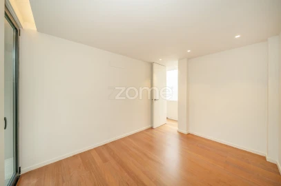 Moradia T4 para Venda em Arcozelo