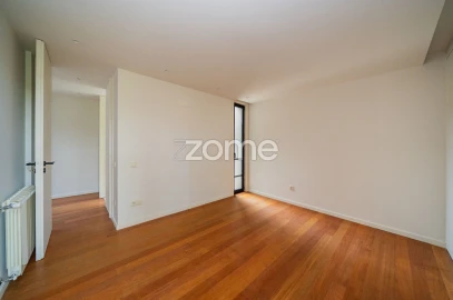 Moradia T4 para Venda em Arcozelo