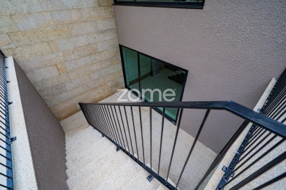 Moradia T4 para Venda em Arcozelo