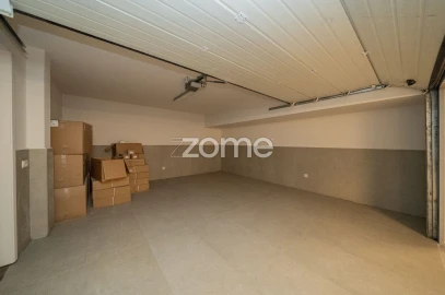 Moradia T4 para Venda em Arcozelo