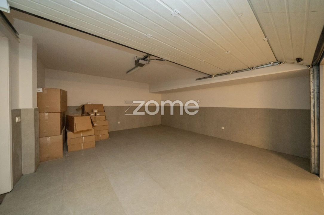 Moradia T4 para Venda em Arcozelo Foto 33