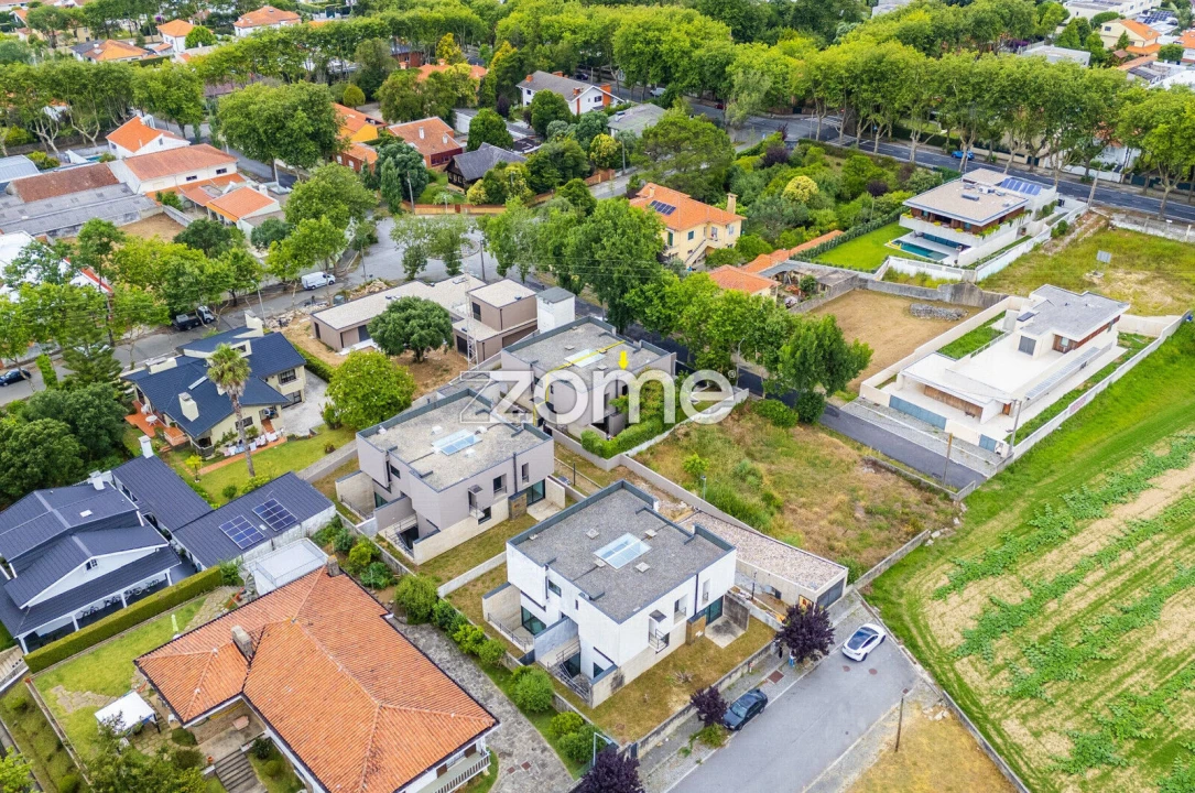 Moradia T4 para Venda em Arcozelo Foto 34
