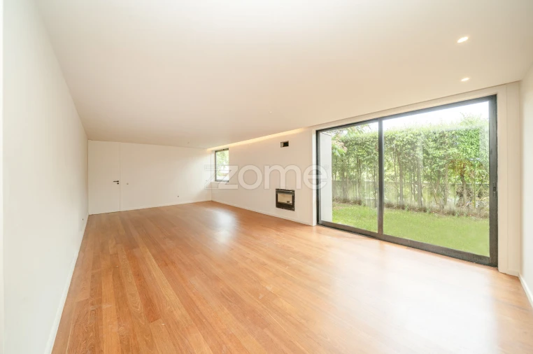 Moradia T4 para Venda em Arcozelo Foto 3