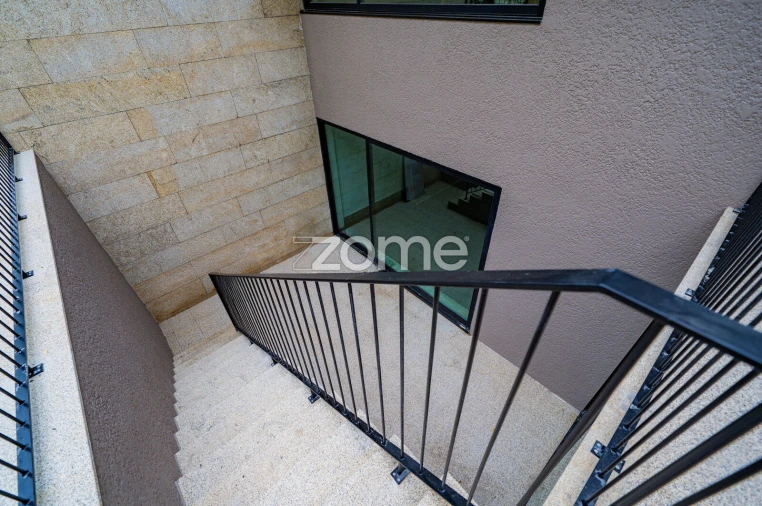 Moradia T4 para Venda em Arcozelo Foto 26