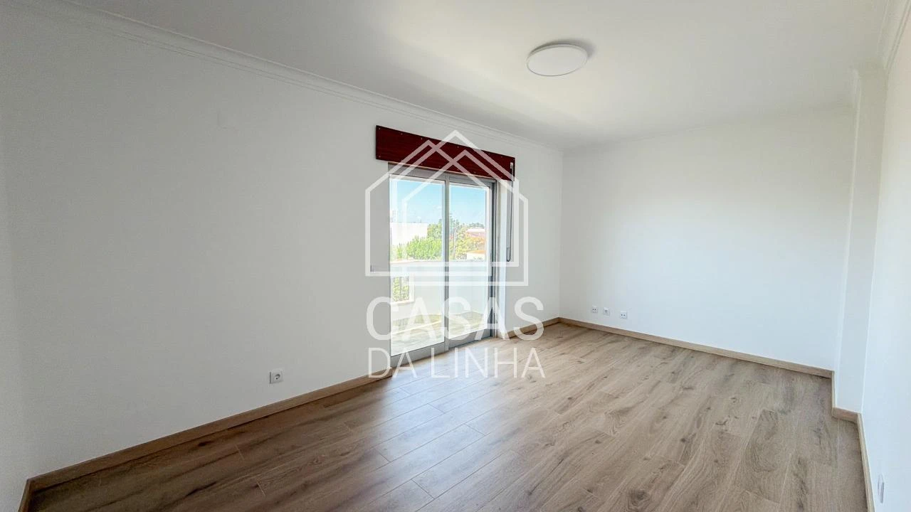 Apartamento T1 para Arrendamento em Carcavelos e Parede Foto 2