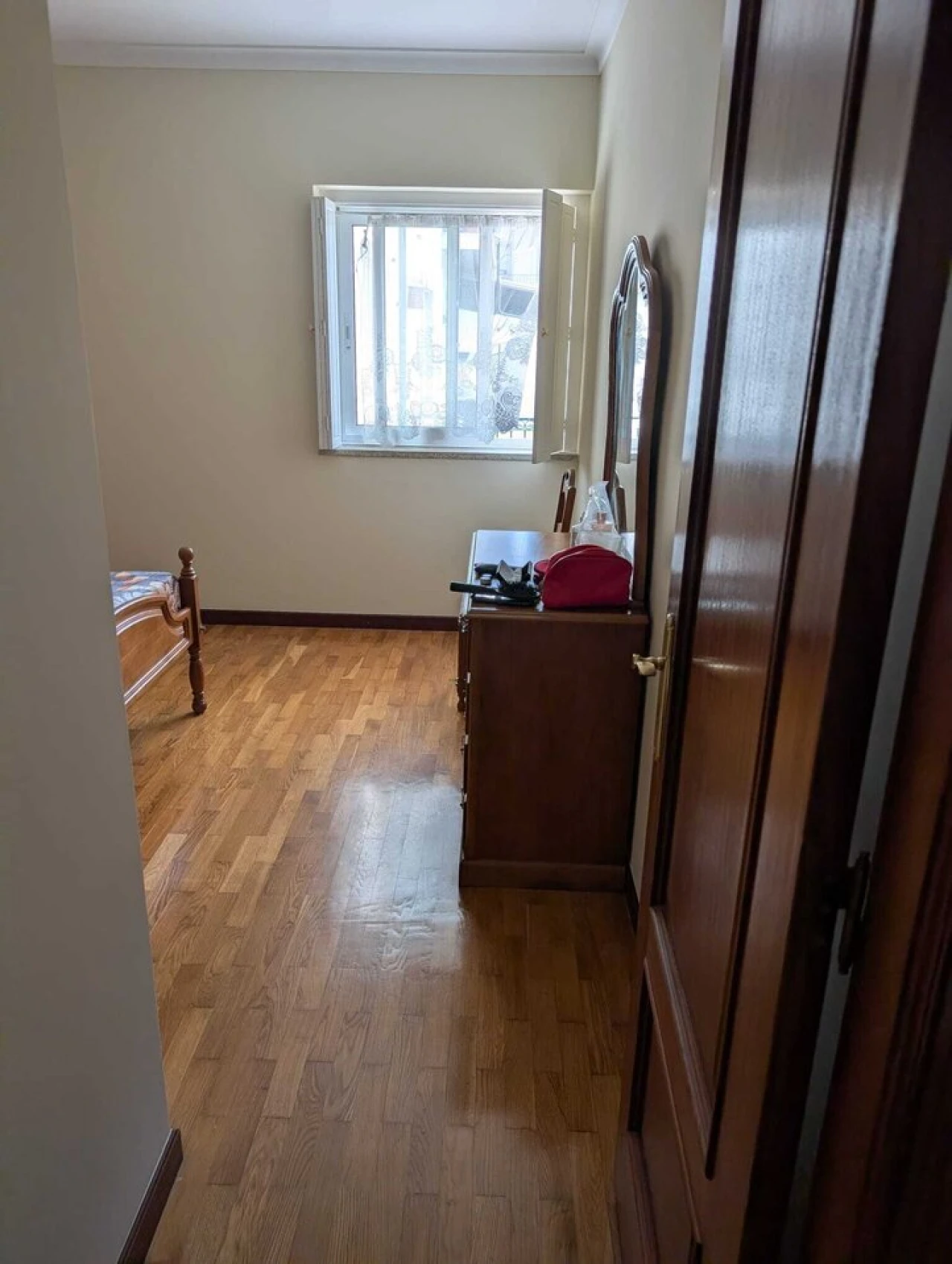 Apartamento T2 para Venda em Vila e Roussas Foto 3