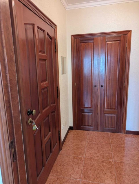 Apartamento T2 para Venda em Vila e Roussas