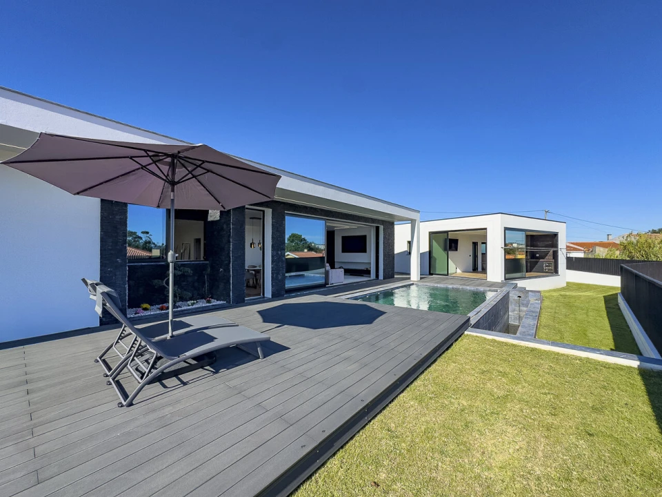 Moradia T4 para Venda em Santo Isidoro Foto 2