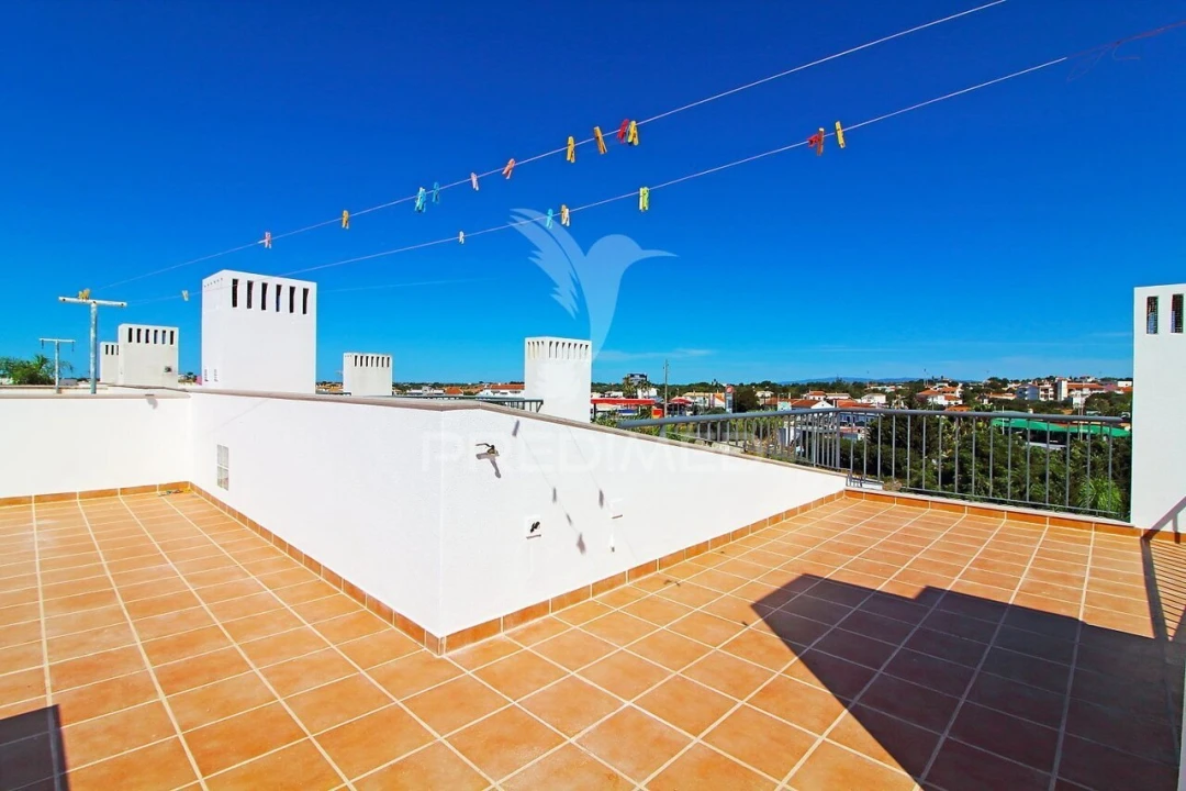 Moradia T2 para Venda em Guia Foto 16