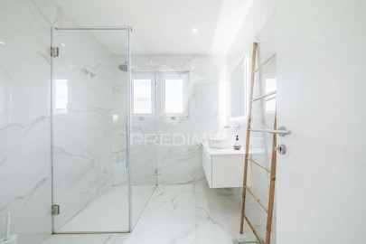 Moradia T3 para Venda em Almargem do Bispo, Pêro Pinheiro e Montelavar