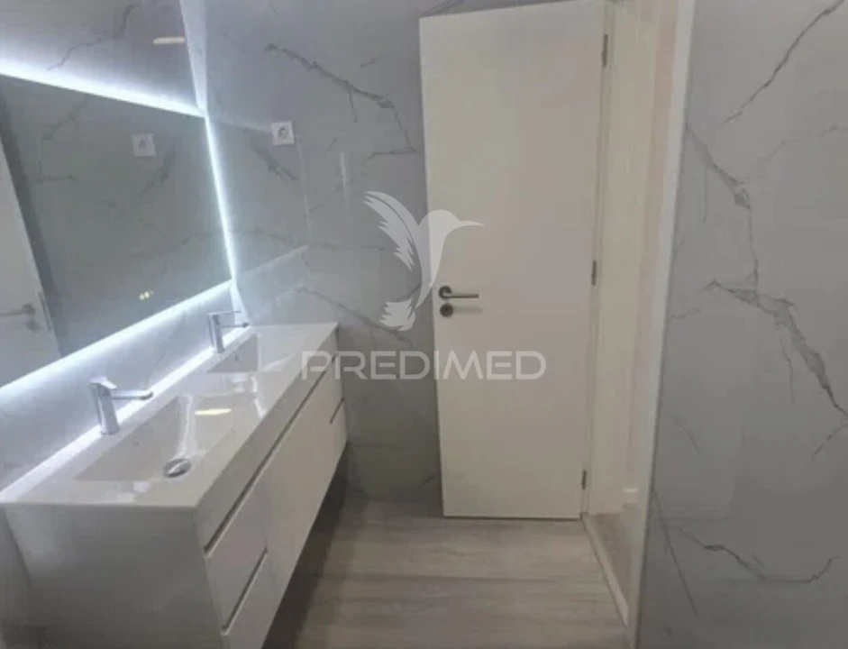 Apartamento T4 para Venda em Amora Foto 30