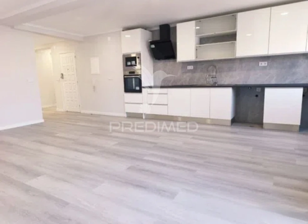 Apartamento T4 para Venda em Amora Foto 7