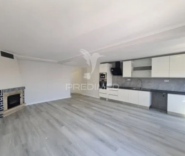 Apartamento T4 para Venda em Amora Foto 9