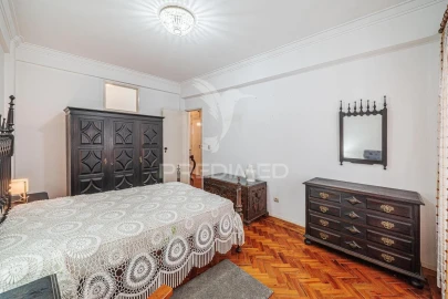 Apartamento T3 para Venda em Massamá e Monte Abraão