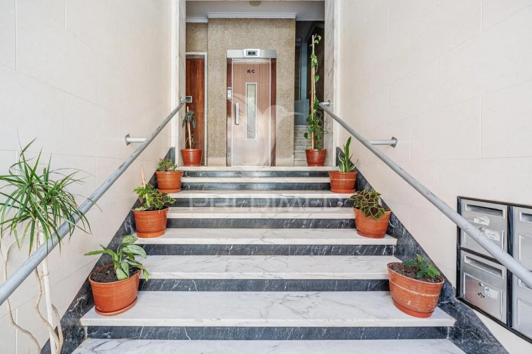 Apartamento T3 para Venda em Massamá e Monte Abraão Foto 28