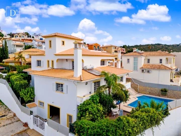 Moradia T8 para Venda em Loule (São Clemente)