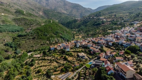 Moradia T3 para Venda em Cortes do Meio