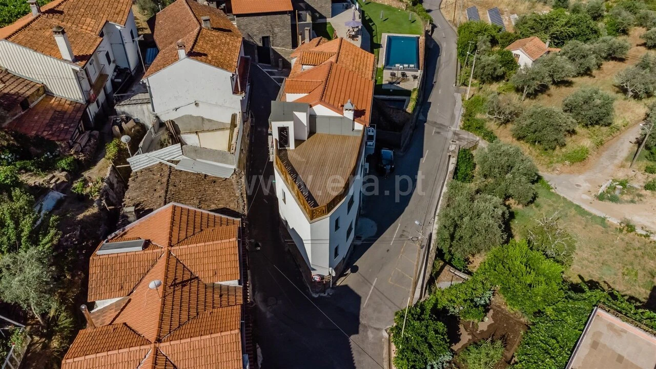 Moradia T3 para Venda em Cortes do Meio Foto 3
