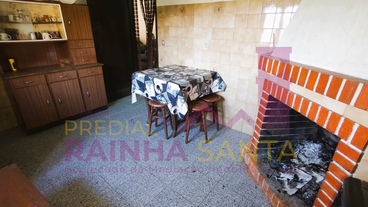 Moradia T4 para Venda em Arrifana Foto 11