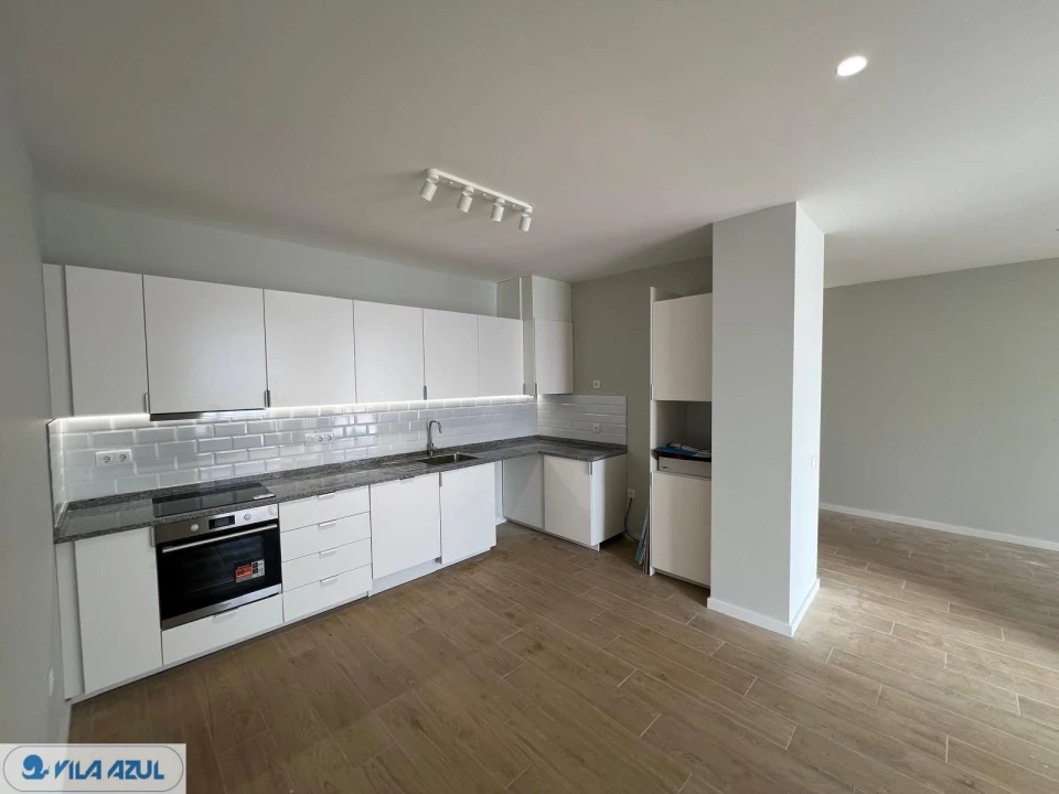 Apartamento T4 para Arrendamento em Vilarinho das Cambas Foto 1