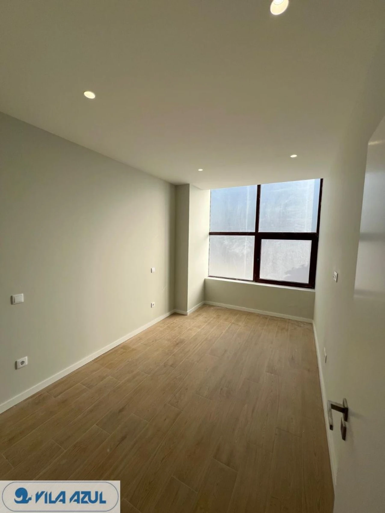 Apartamento T4 para Arrendamento em Vilarinho das Cambas Foto 8