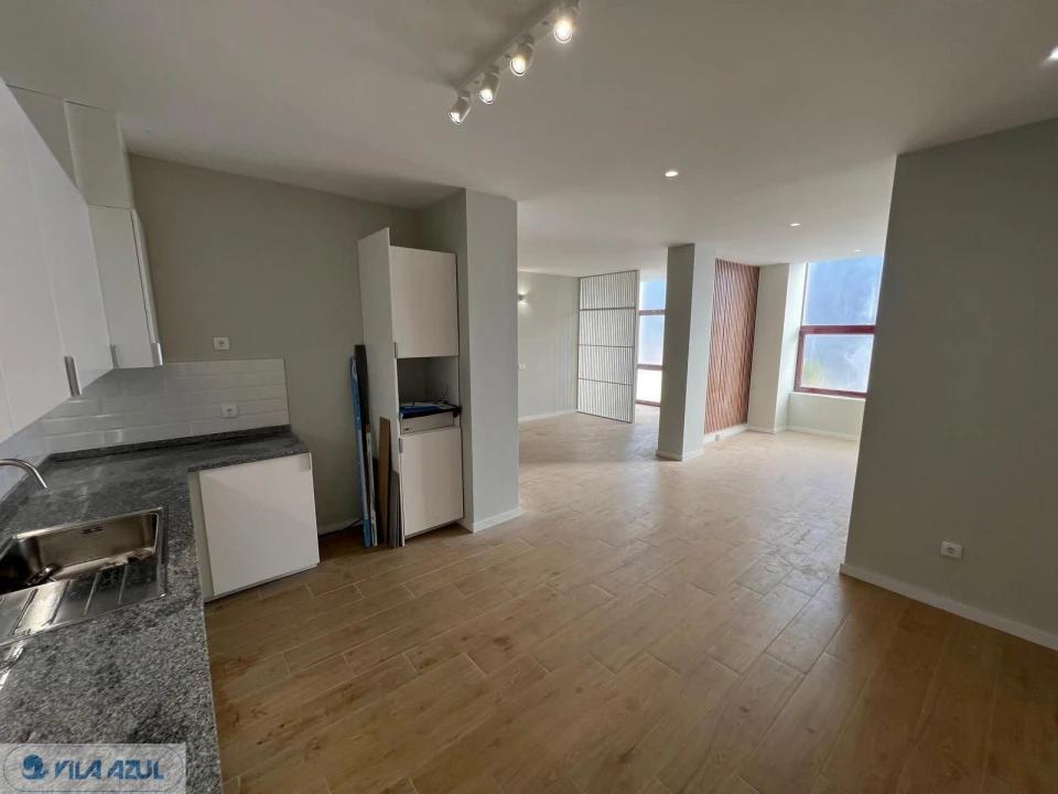 Apartamento T4 para Venda em Vilarinho das Cambas Foto 2