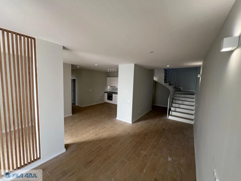 Apartamento T4 para Venda em Vilarinho das Cambas Foto 3