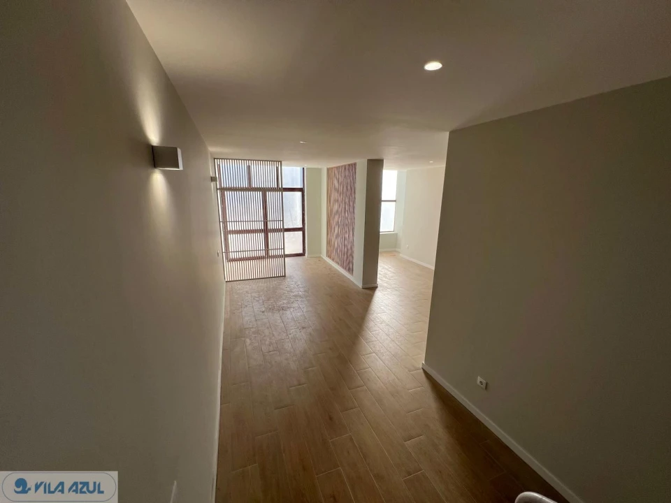 Apartamento T4 para Venda em Vilarinho das Cambas Foto 4