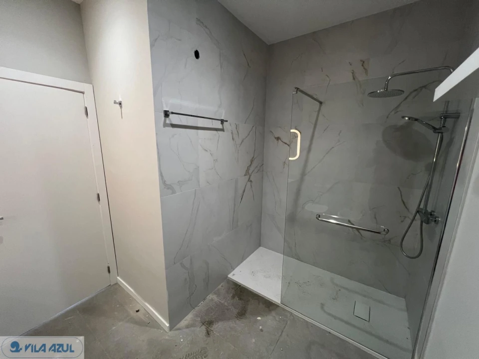 Apartamento T4 para Venda em Vilarinho das Cambas Foto 6
