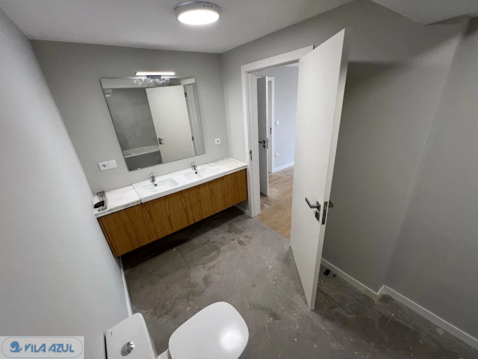 Apartamento T4 para Venda em Vilarinho das Cambas Foto 13