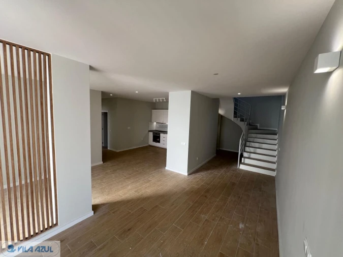 Apartamento T4 para Venda em Vilarinho das Cambas Foto 3