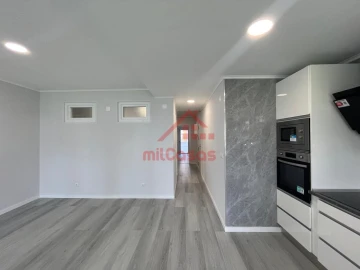 Apartamento T2 para Venda em Oeiras e São Julião da Barra, Paço de Arcos e Caxias