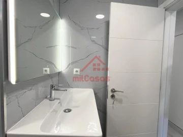 Apartamento T2 para Venda em Oeiras e São Julião da Barra, Paço de Arcos e Caxias