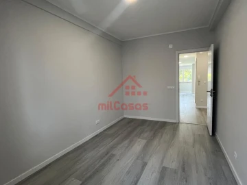 Apartamento T2 para Venda em Oeiras e São Julião da Barra, Paço de Arcos e Caxias