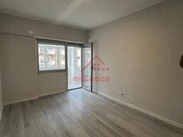 Apartamento T2 para Venda em Oeiras e São Julião da Barra, Paço de Arcos e Caxias