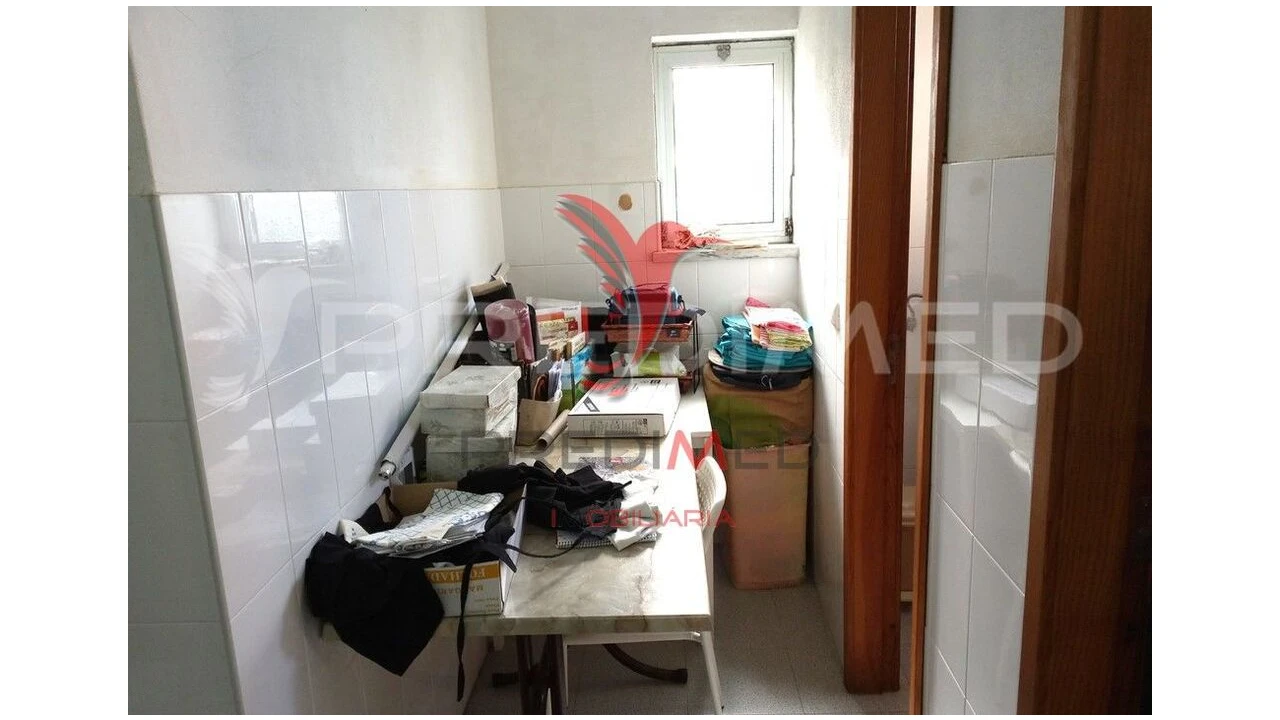 Loja para Venda em Miragaia e Marteleira Foto 14