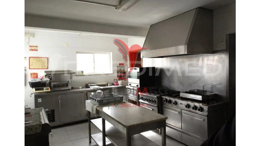 Loja para Venda em Miragaia e Marteleira Foto 10