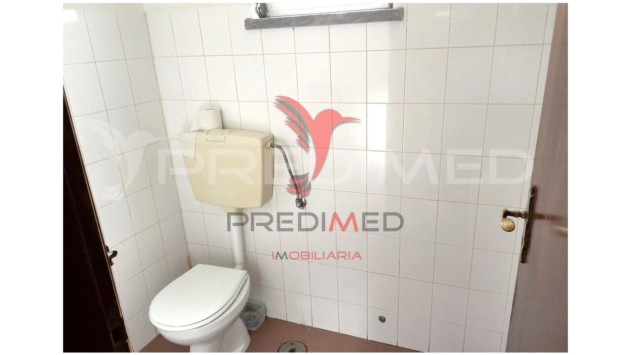 Loja para Venda em Miragaia e Marteleira Foto 5