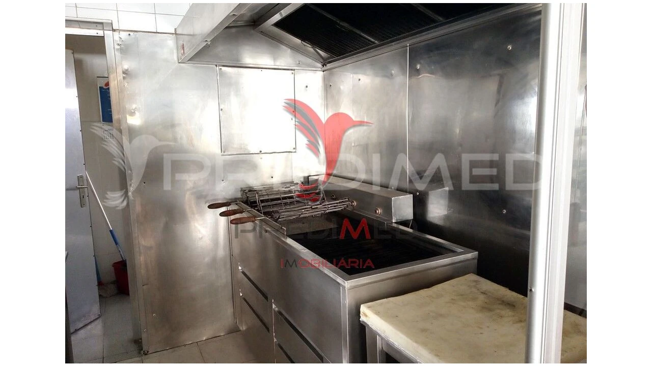 Loja para Venda em Miragaia e Marteleira Foto 2