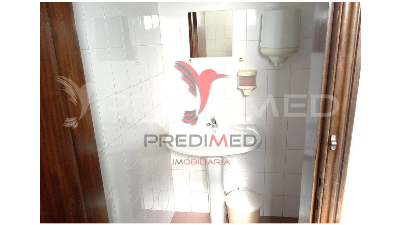 Loja para Venda em Miragaia e Marteleira Foto 6